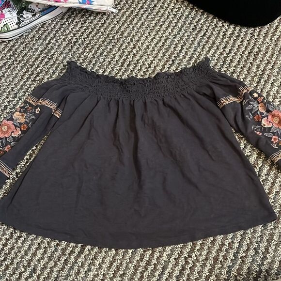 American Eagle Outfitters Grey Floral Embroidered Top Blouse Off Shoulder XS S - Picture 2 of 11
